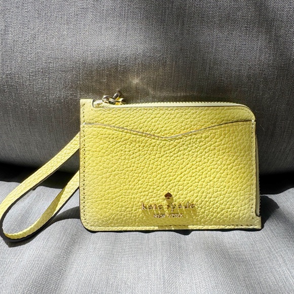 ✨NWT Kate Spade New York Leila Small Cardholder Wristlet - Picture 1 of 4